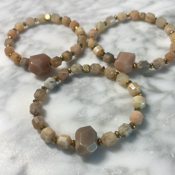 Peach moonstone bracelet size 7” - Picture 4 of 4